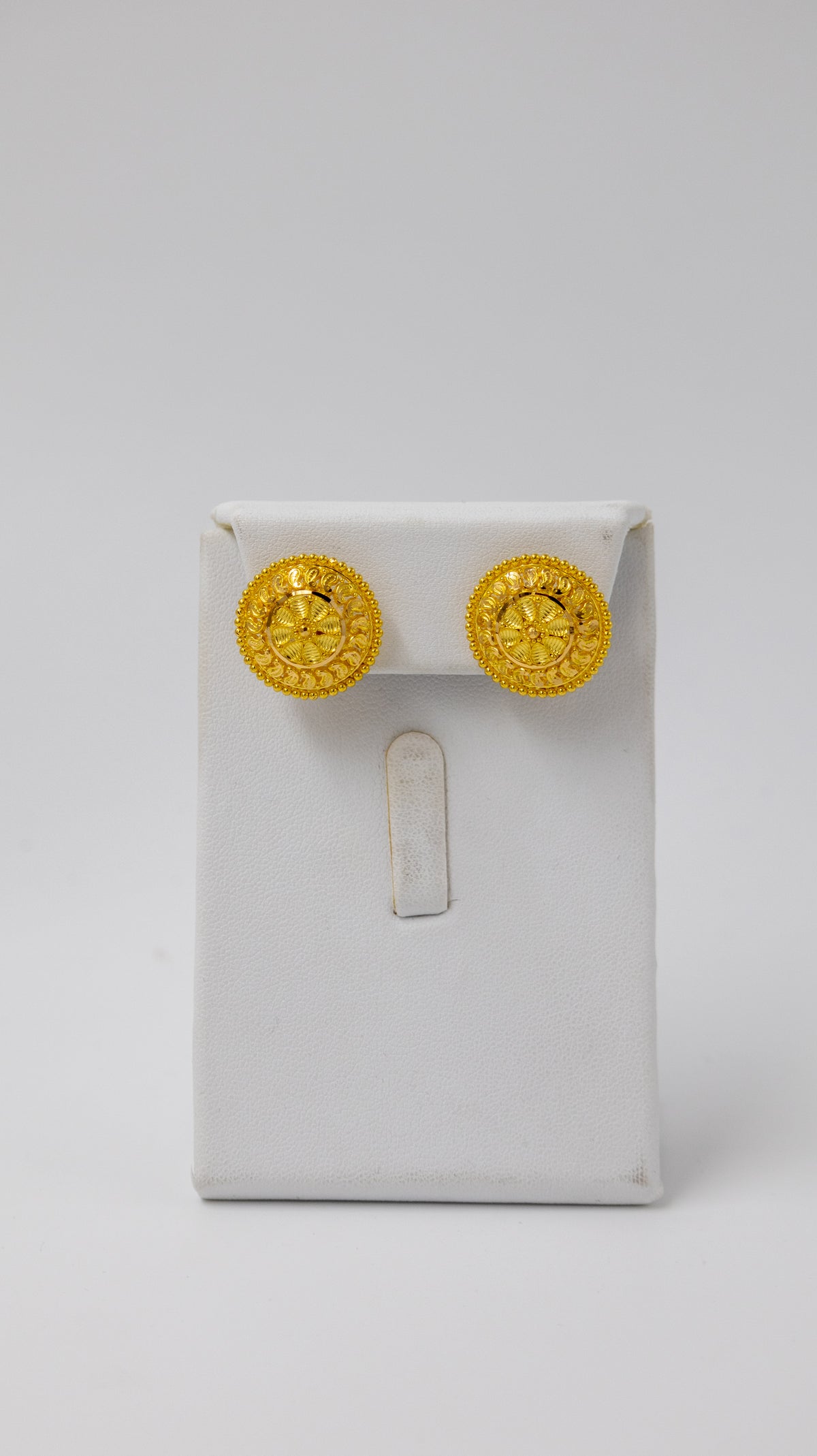 22k Gold Necklace set with elegent studs