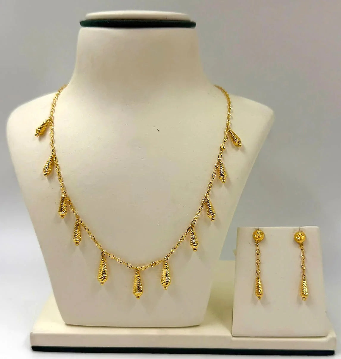 Delicate Gold Fringe Neclace