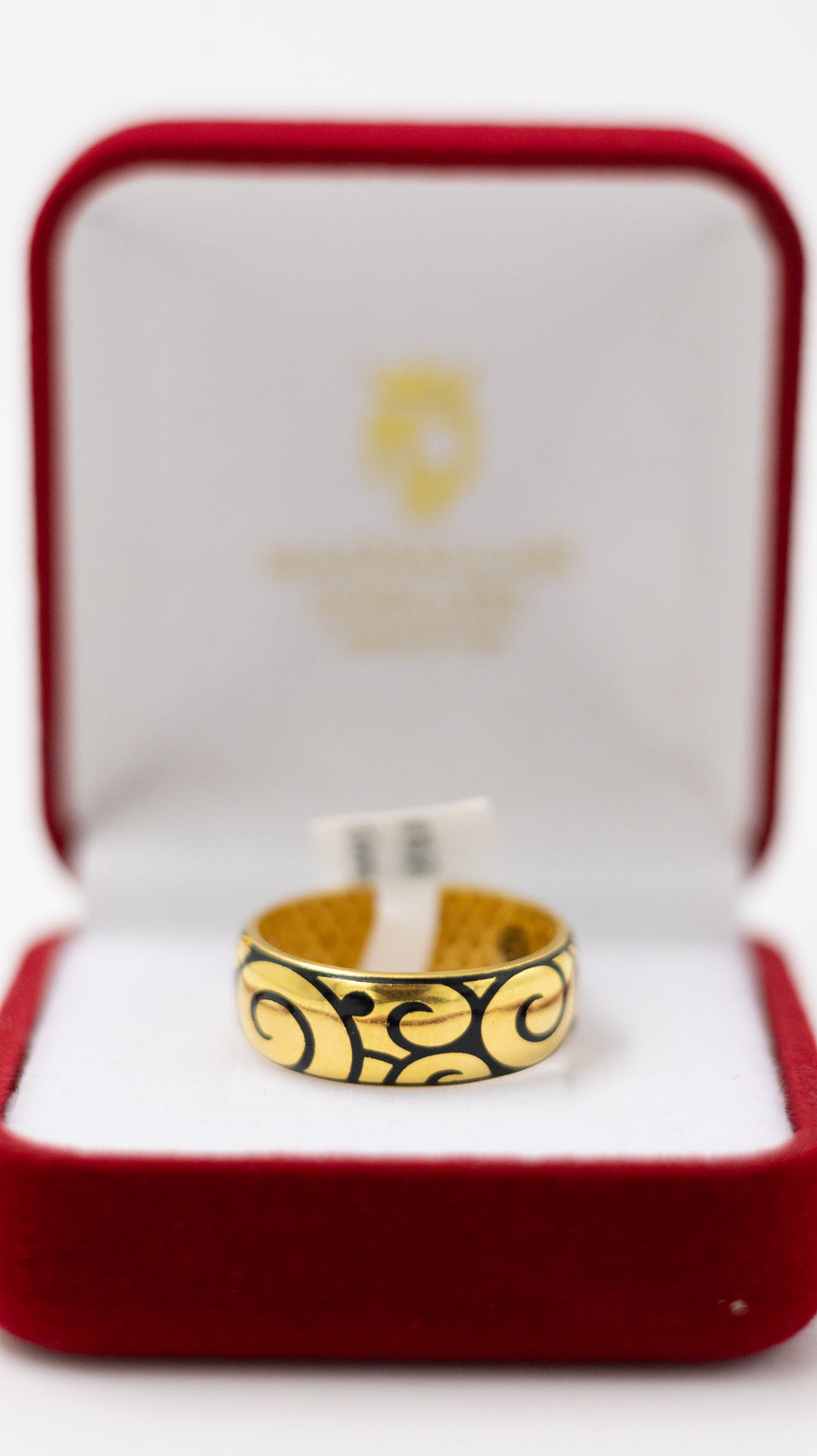 22K-Gold Black Swirl Pattern Band