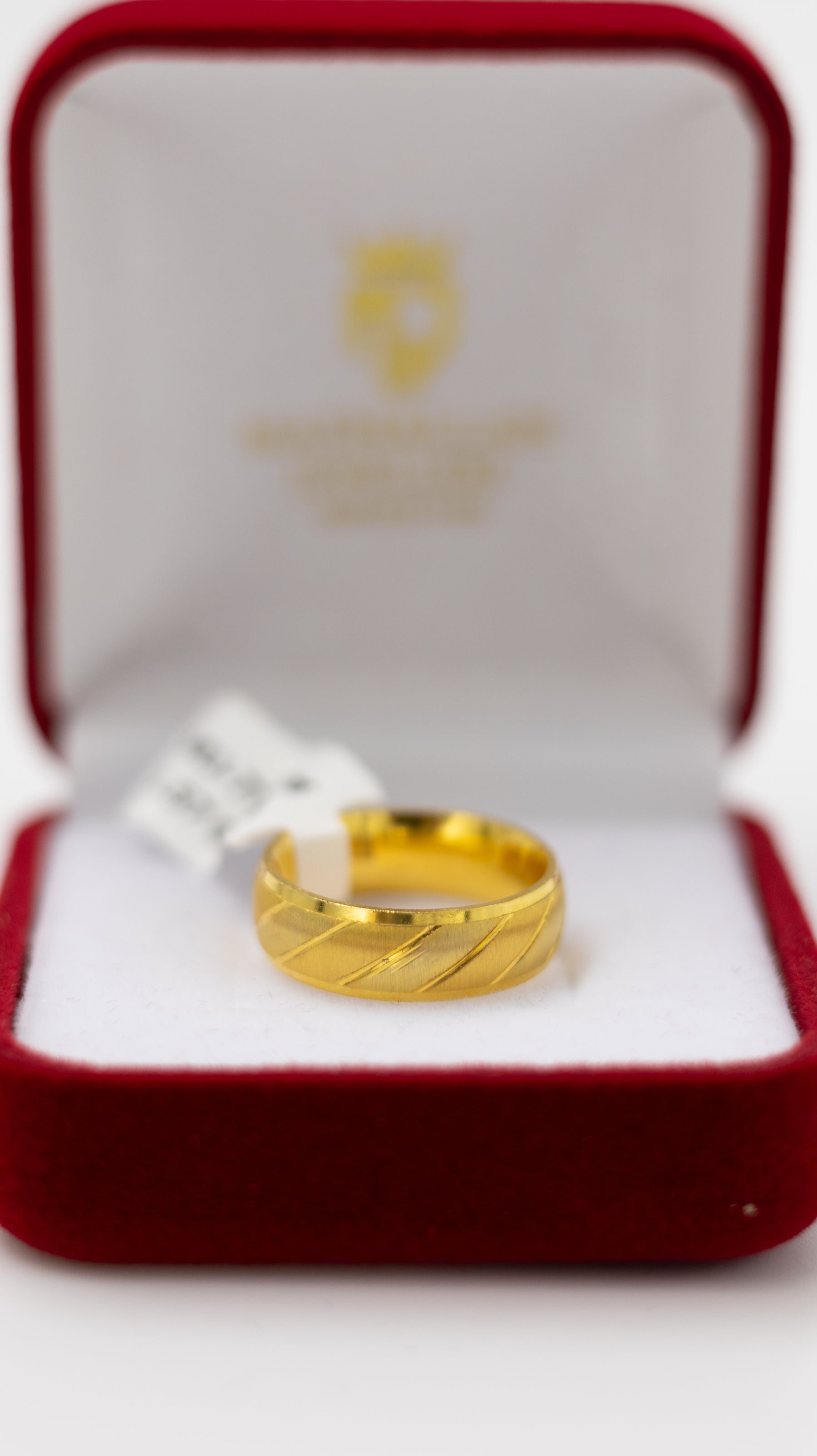22K-Gold Brushed Diagonal Cut Band
