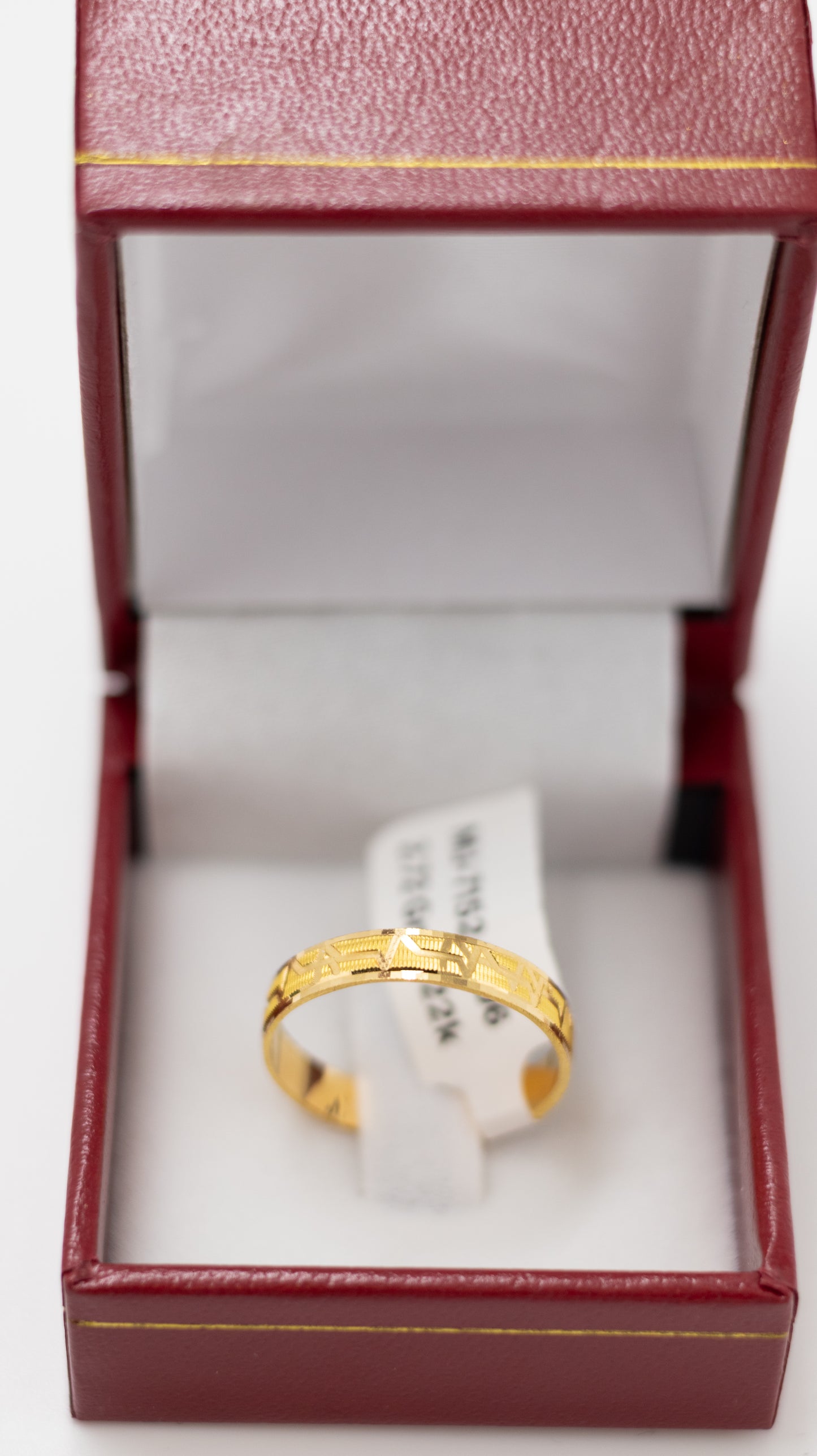 22K-Gold Textured Chevron Band