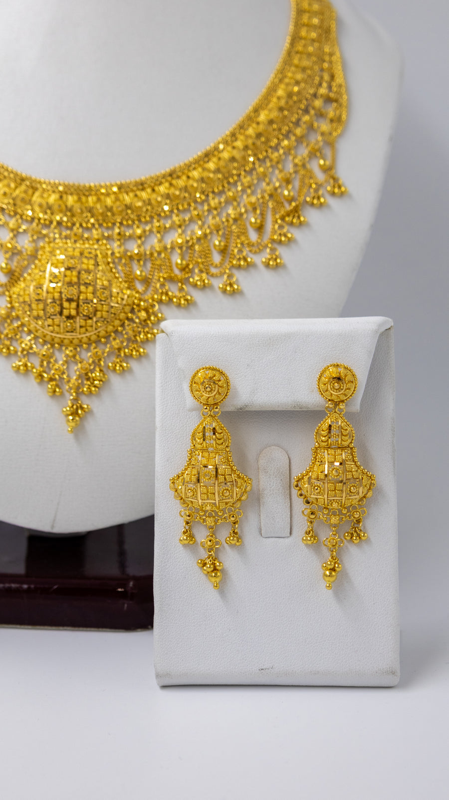 22k Bridal Style Gold Necklace and Earrings Set