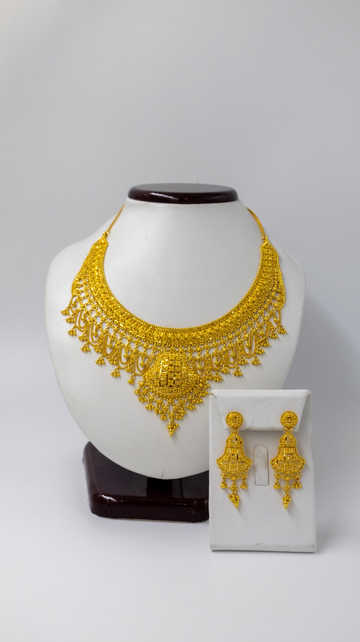 22k Bridal Style Gold Necklace and Earrings Set