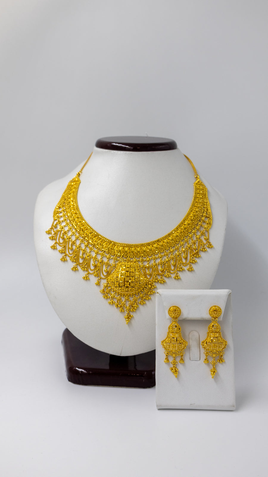 22k Bridal Style Gold Necklace and Earrings Set