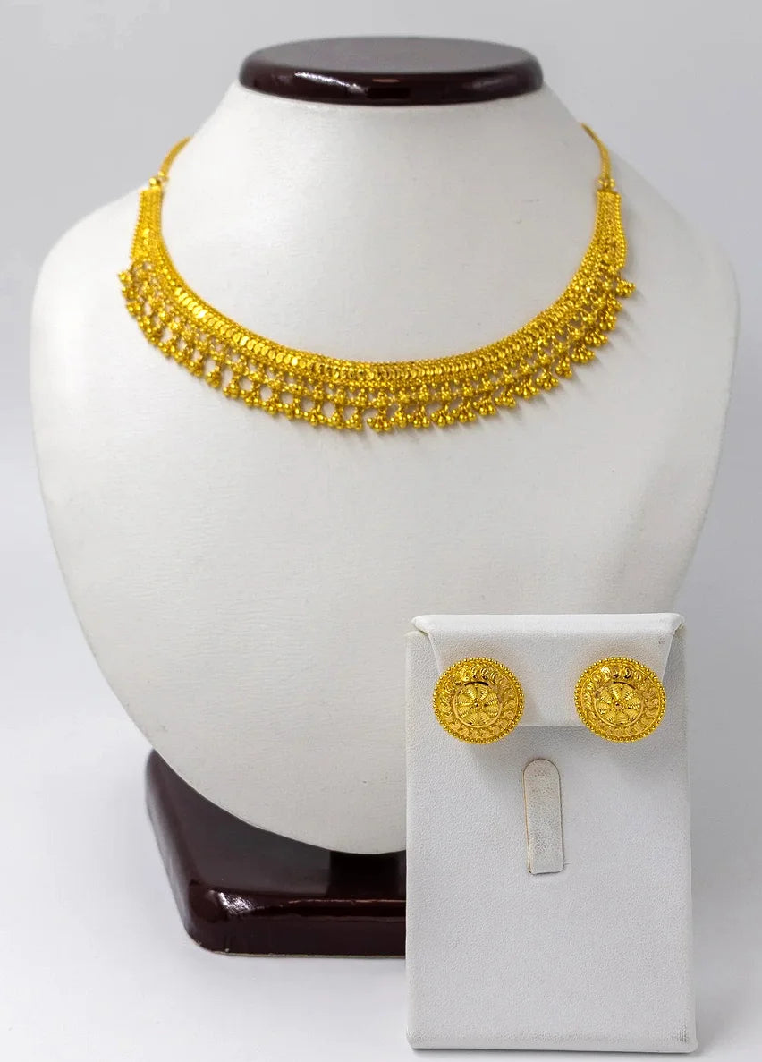 22k Gold Necklace set with elegent studs
