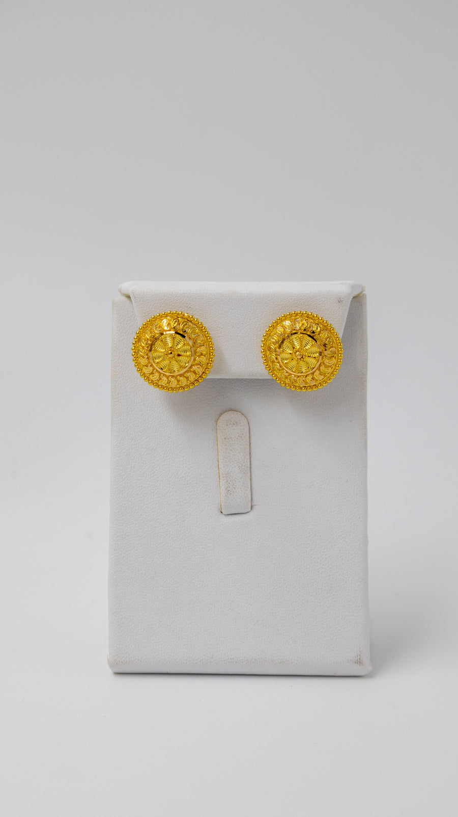 22k Gold Necklace set with elegent studs