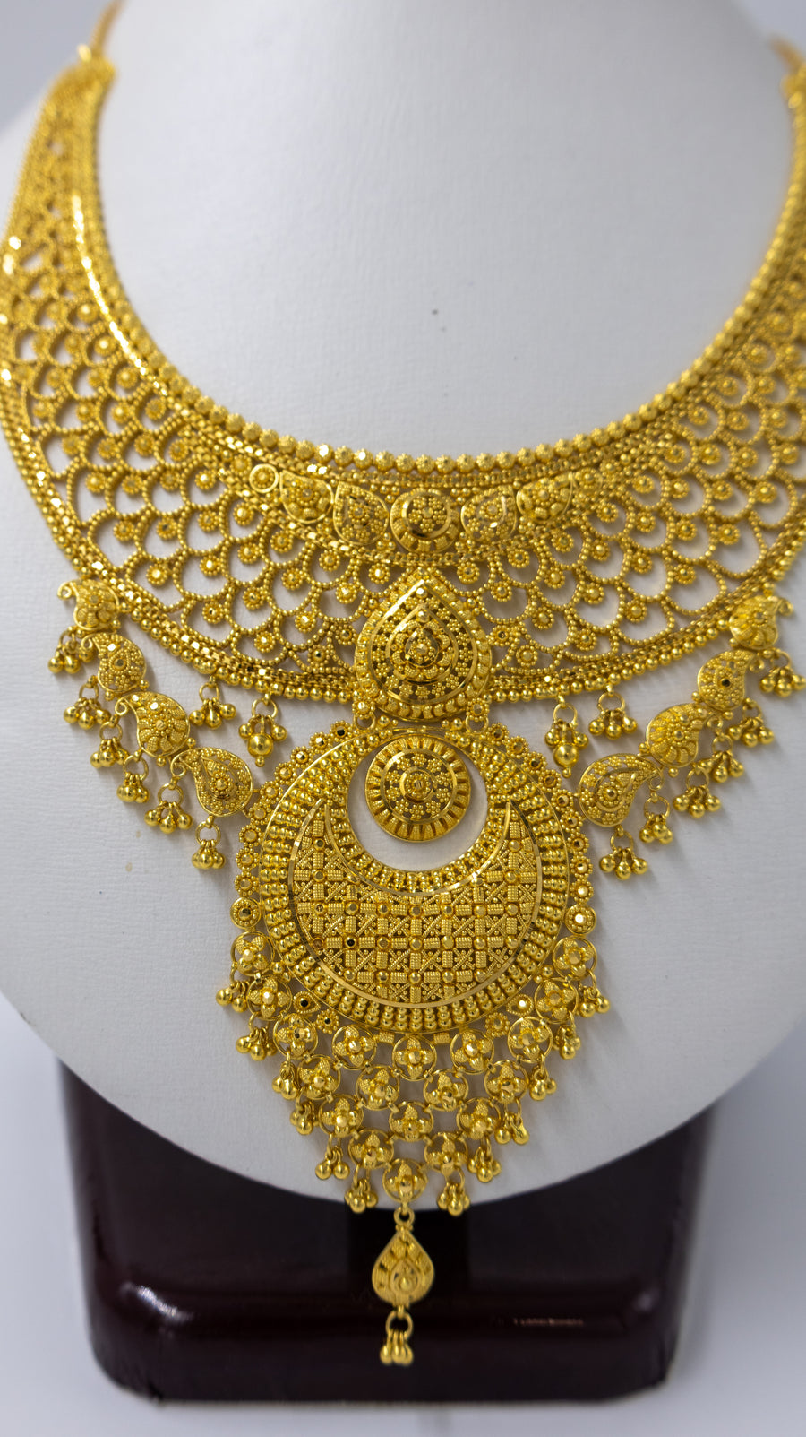 22k Tradional Bridal Gold Necklace set with classic earrings