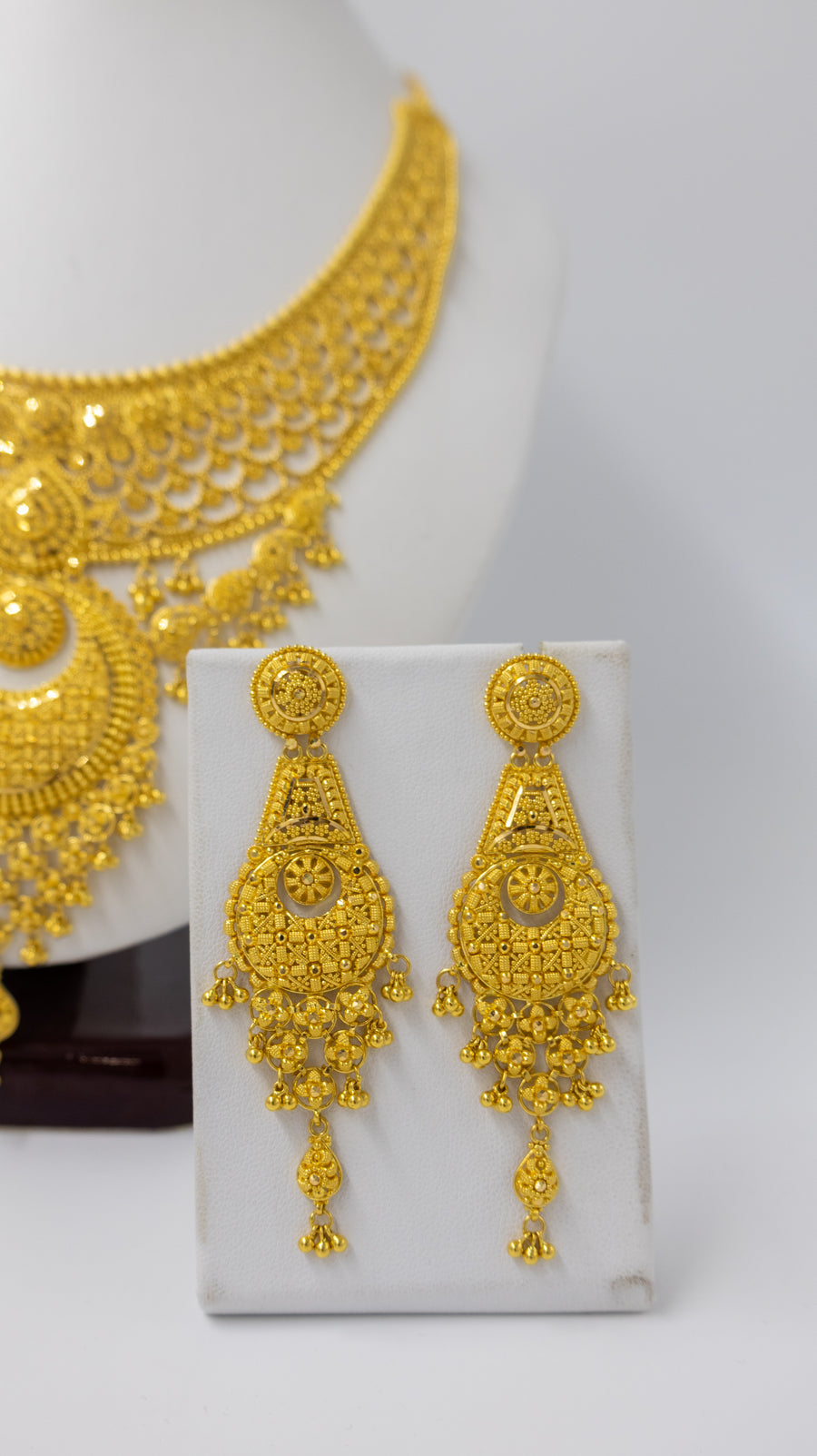 22k Tradional Bridal Gold Necklace set with classic earrings