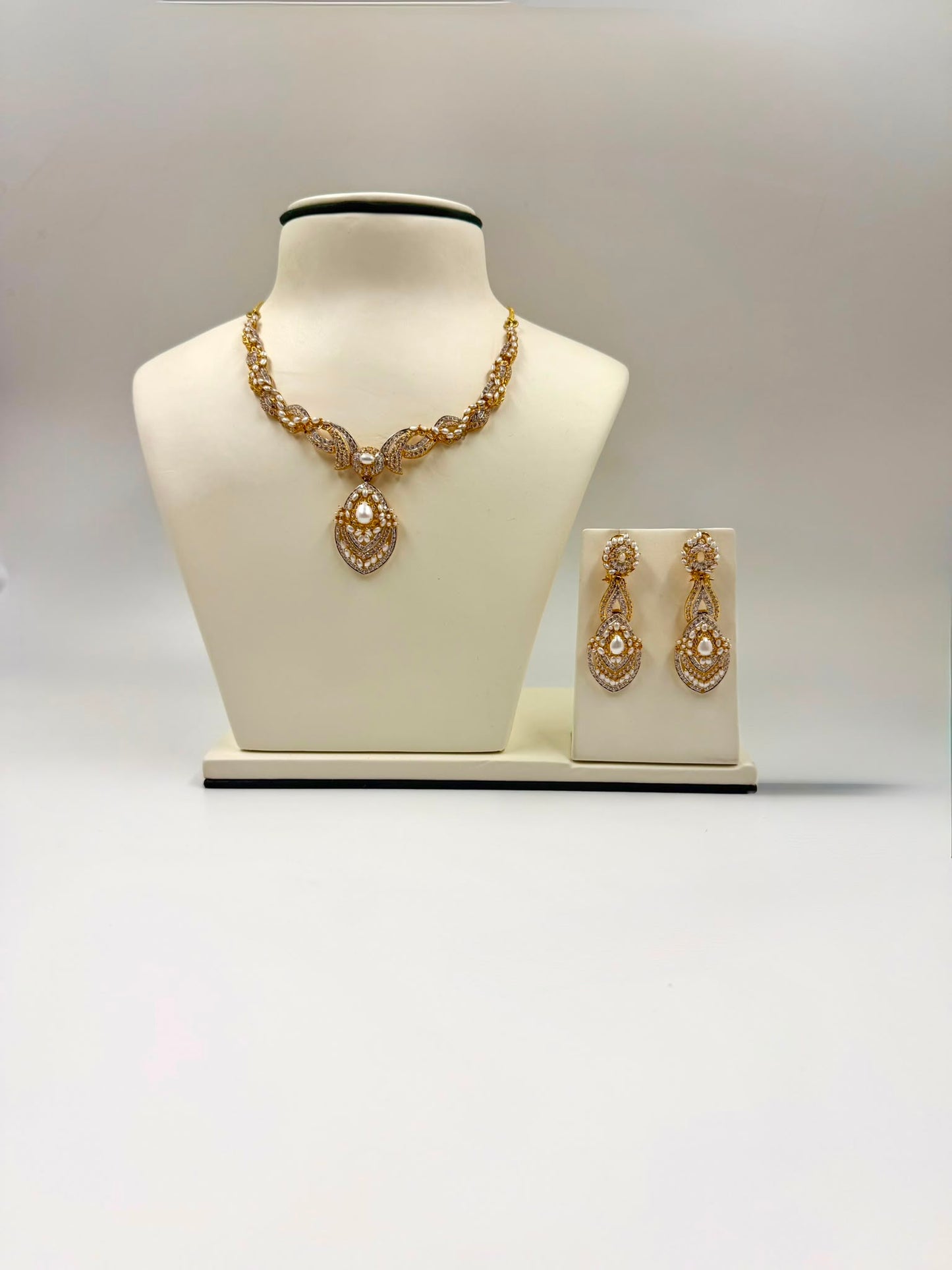 Pearl and cubic zirconia set-22k