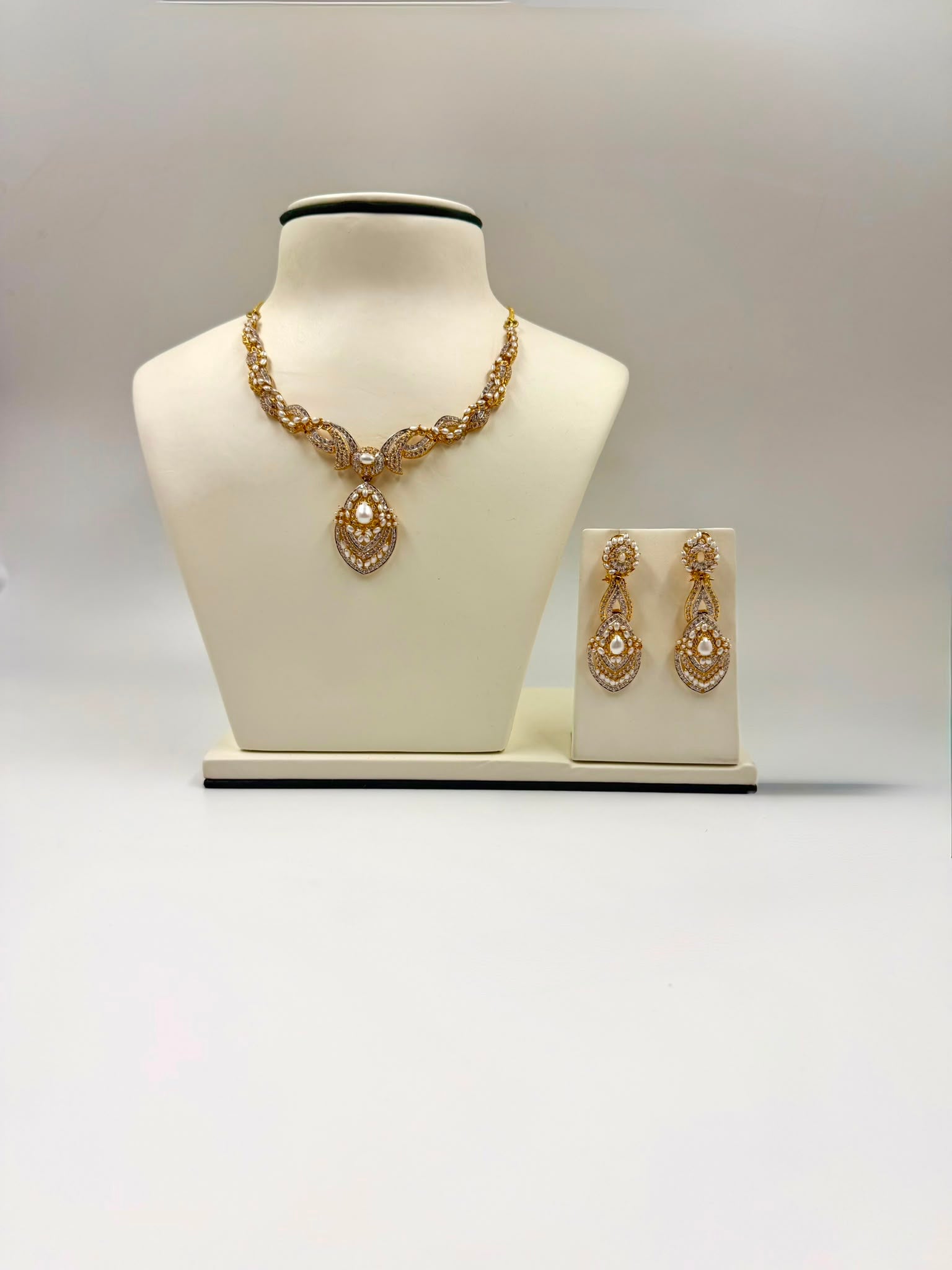 Pearl and cubic zirconia set-22k