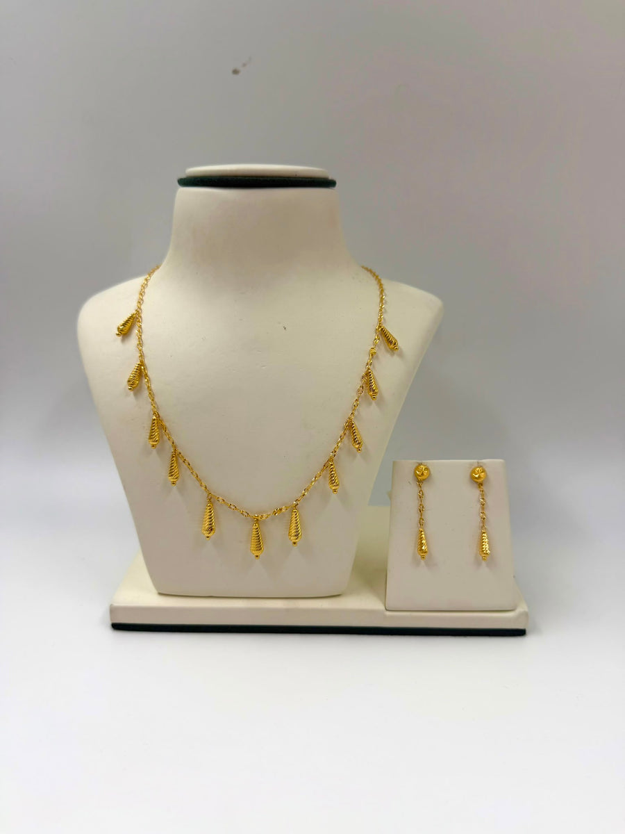 Delicate Gold Fringe Neclace