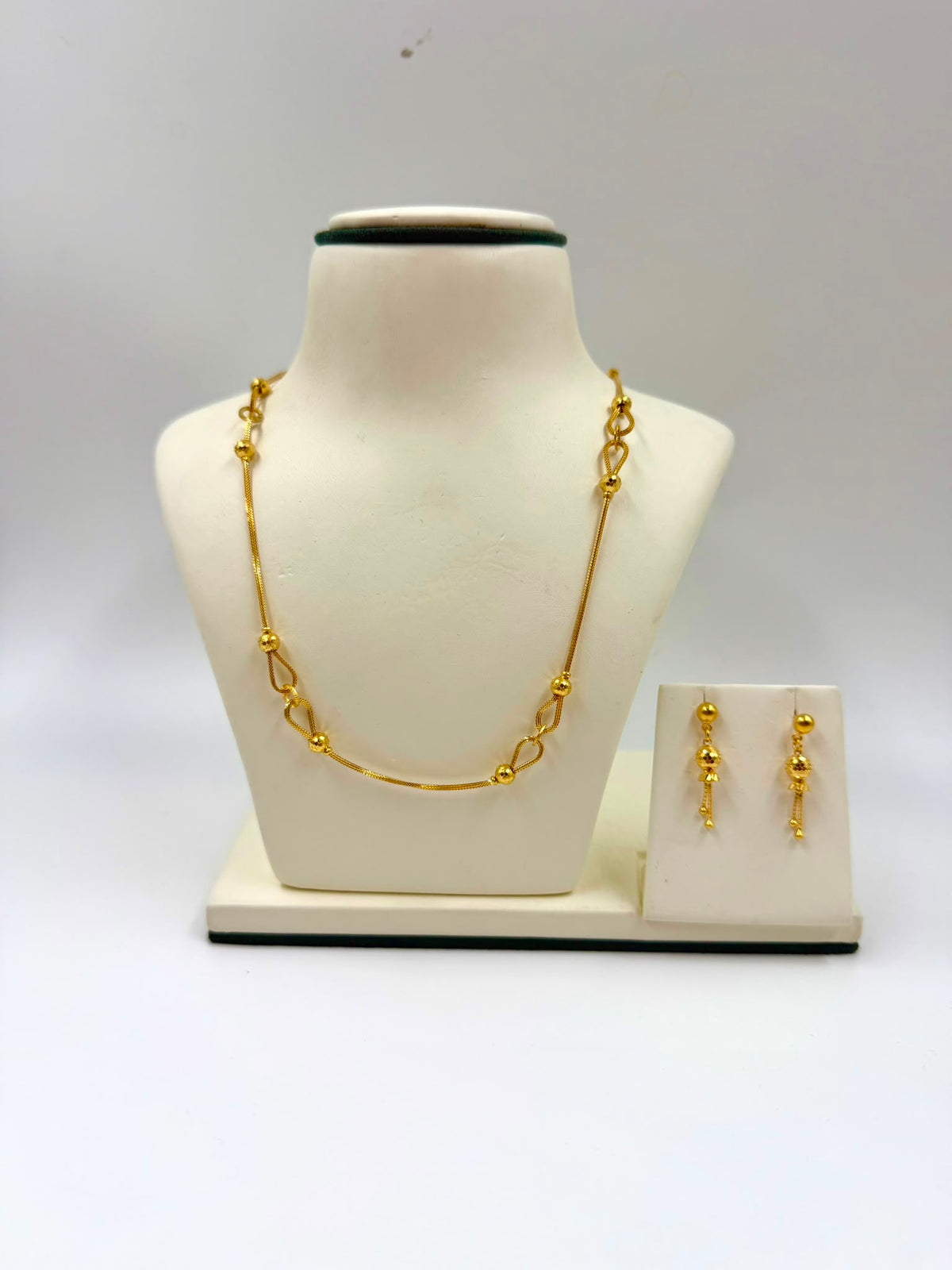 Lightweight Inifinity style 22k Necklace
